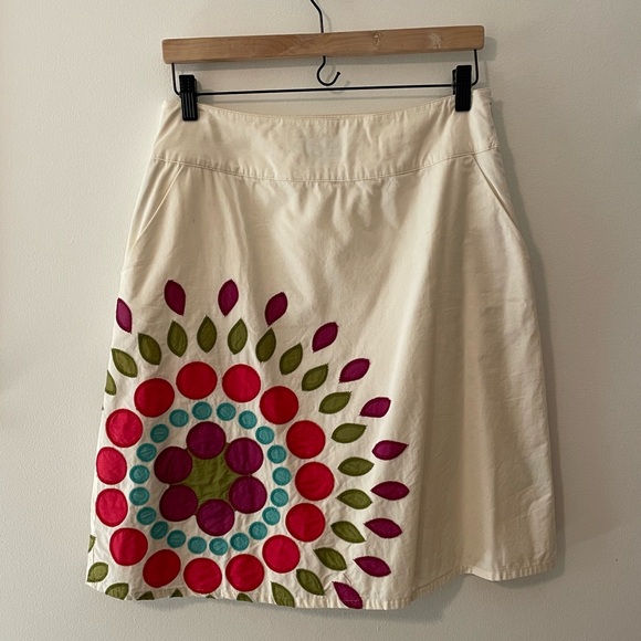 Appliqué mini skirt - Picture 1 of 4